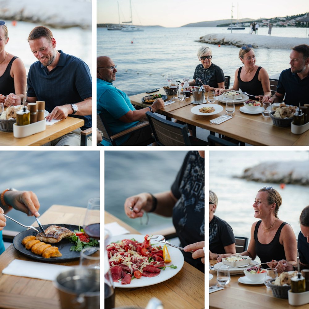 Gemeinsames Abendessen in einer Konoba direkt am Meer während eines Segelurlaubs in Kroatien