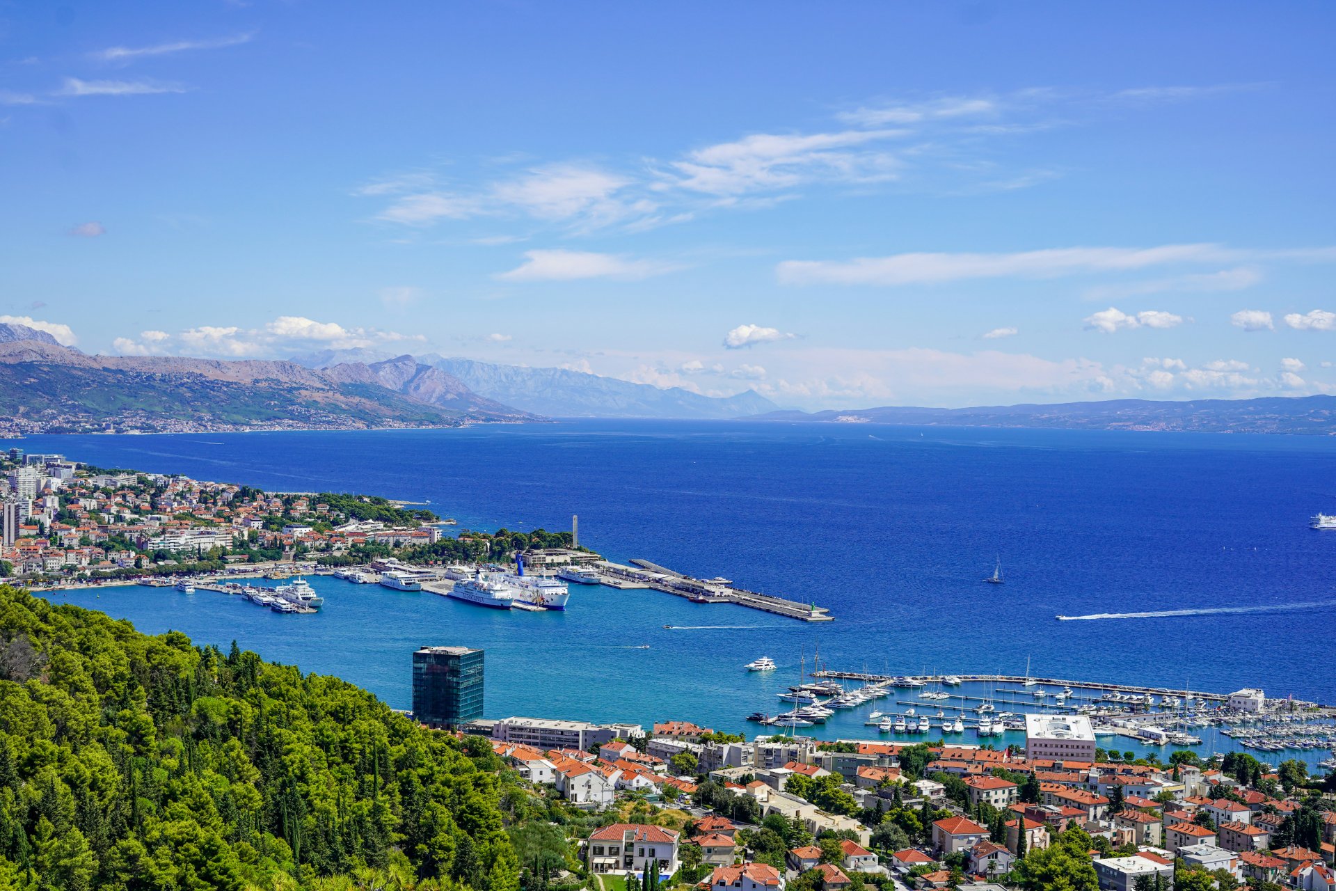 Region Split Dalmatien mit Stadt und Marina (Foto von Tom Wheatley)