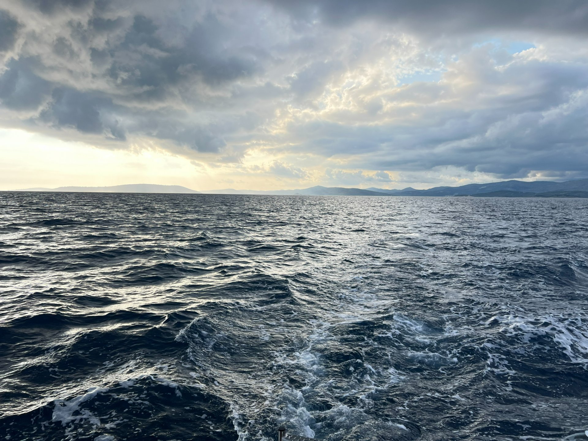 Aufkommendes Schlechtwetter vor der kroatischen Küste. Aufkommendes Schlechtwetter vor der kroatischen Küste.
